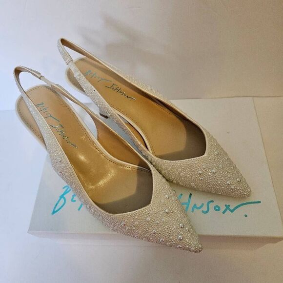 Betsey Johnson SB- Clark Bridal shoes, ivory. Size 8.5. - Picture 2 of 6
